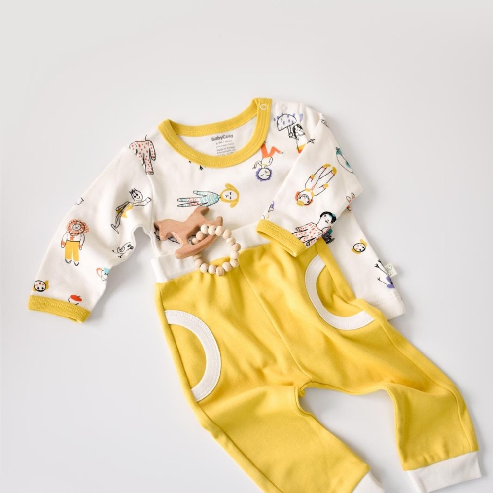 Organic Comfort Meets Adorable Design: 2-Piece Little People Set.